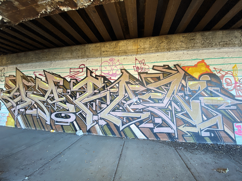 mural in Chicago by artist unknown.