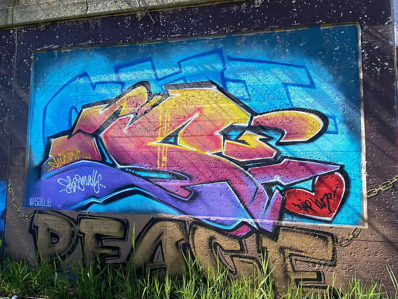 mural in Chicago by artist unknown.