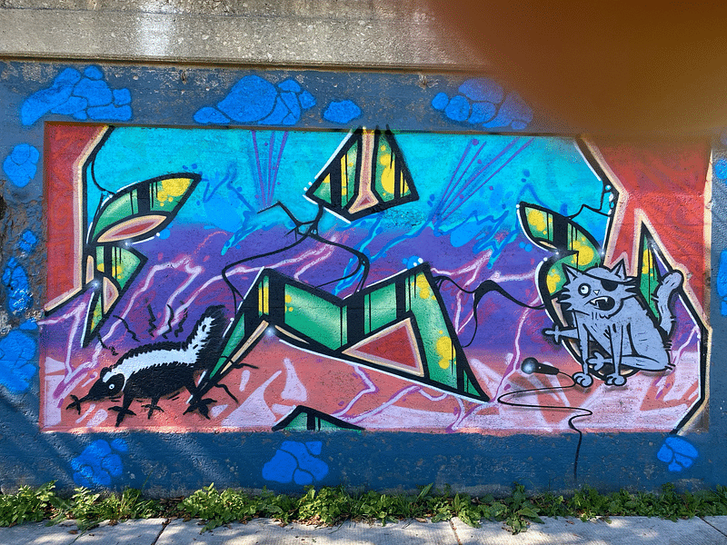 mural in Chicago by artist unknown.