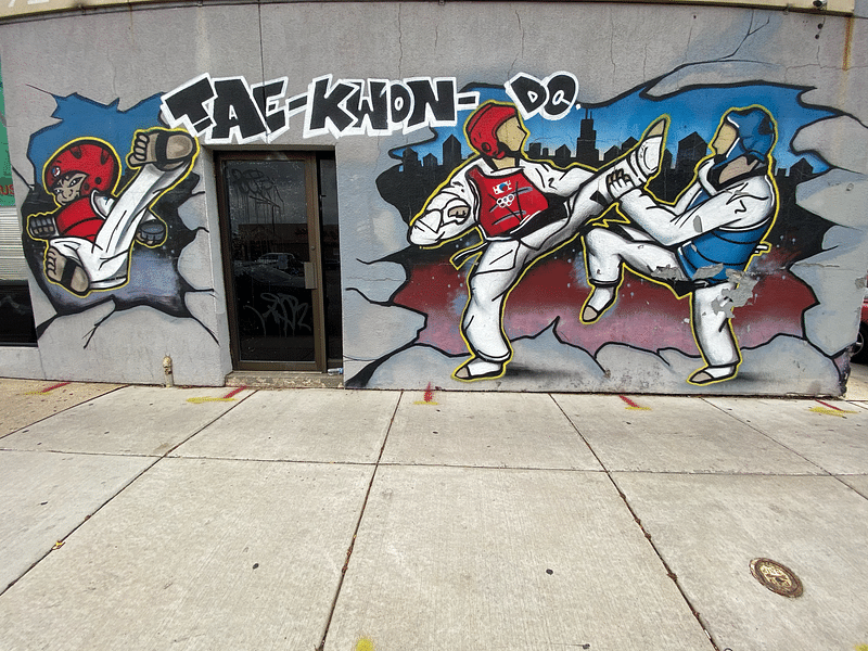 mural in Chicago by artist unknown.