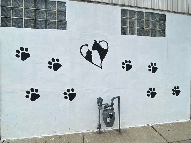 mural in Chicago by artist unknown.