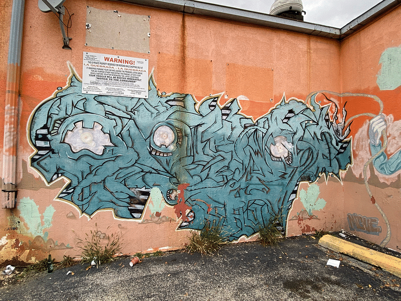 mural in Chicago by artist unknown.
