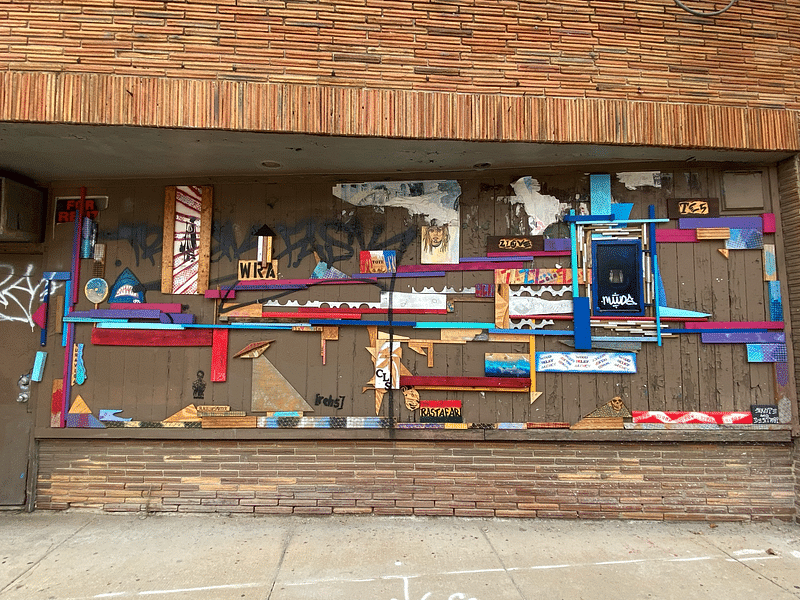 mural in Chicago by artist unknown.