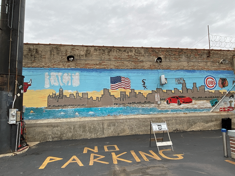 mural in Chicago by artist unknown.