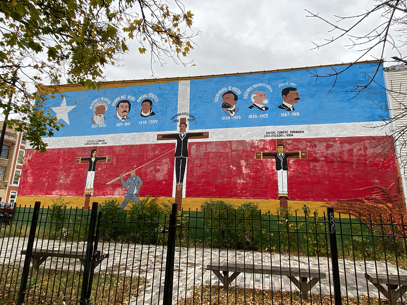 mural in Chicago by artist unknown.