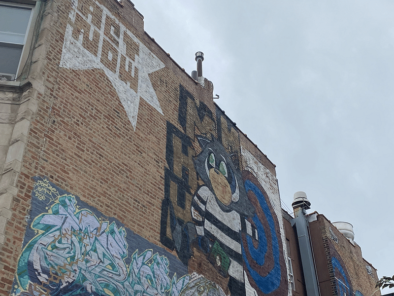 mural in Chicago by artist unknown.