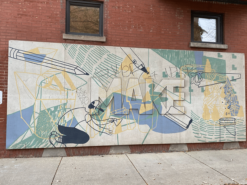 mural in Chicago by artist unknown.