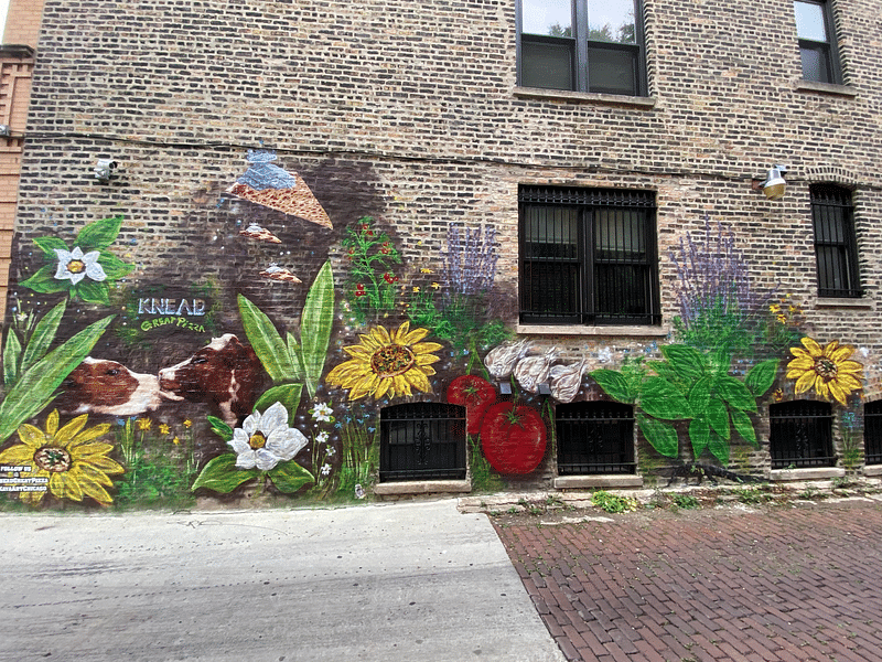 mural in Chicago by artist unknown.