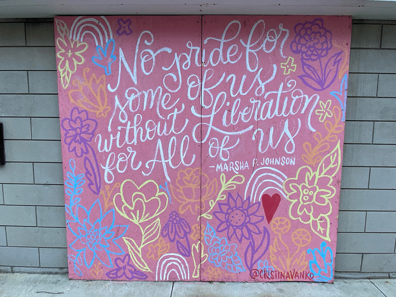 mural in Chicago by artist unknown.