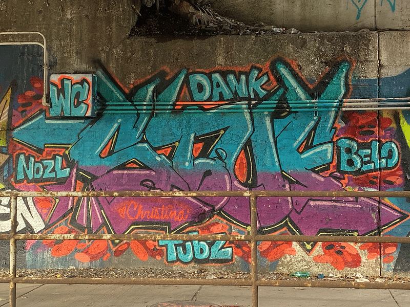 mural in Chicago by artist unknown.