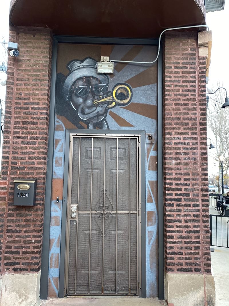 mural in Chicago by artist unknown.