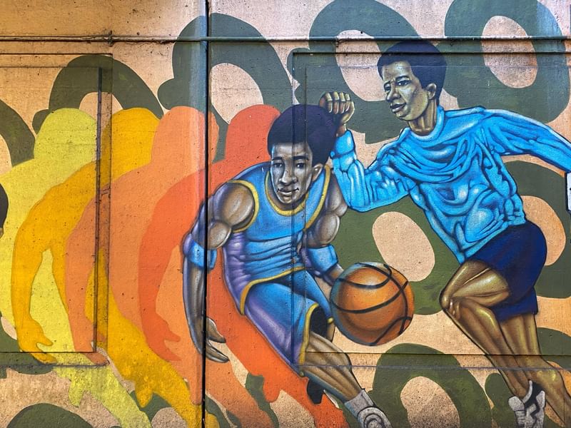 mural in Chicago by artist unknown.