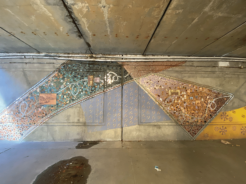 mural in Chicago by artist unknown.