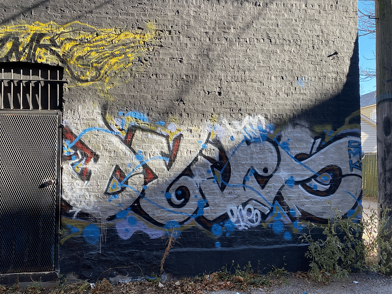 mural in Chicago by artist unknown.