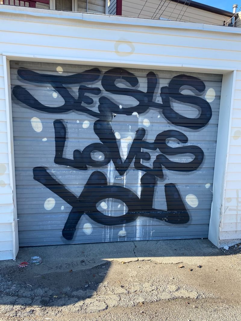 mural in Chicago by artist unknown.