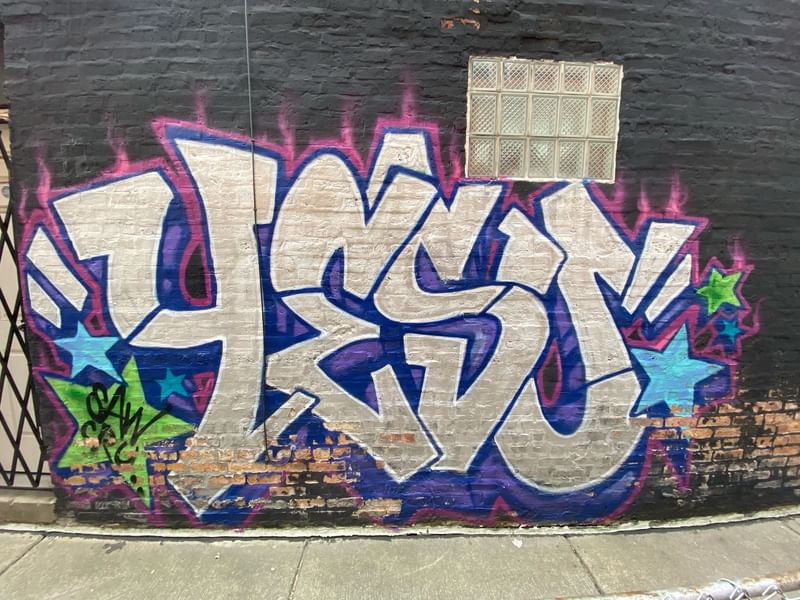 mural in Chicago by artist unknown.