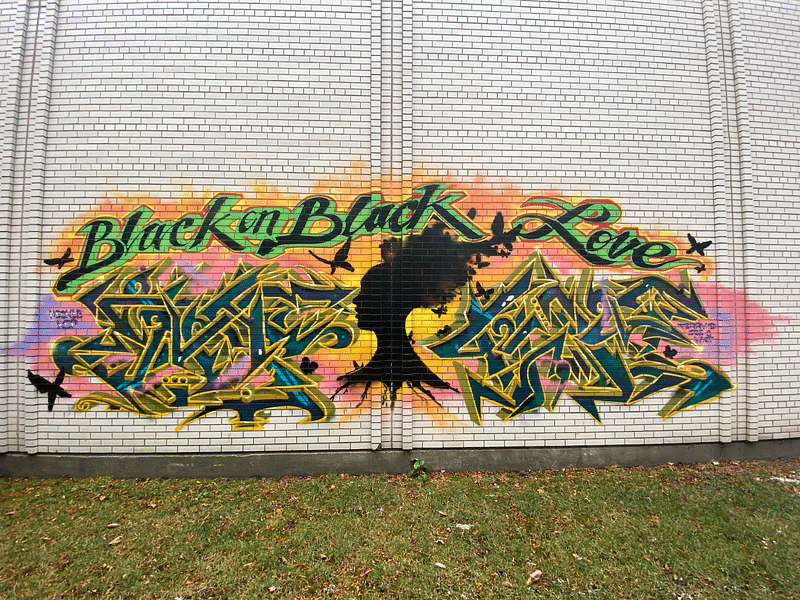mural in Chicago by artist unknown.