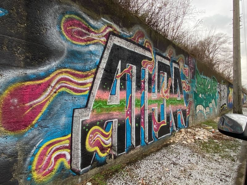 mural in Chicago by artist unknown.