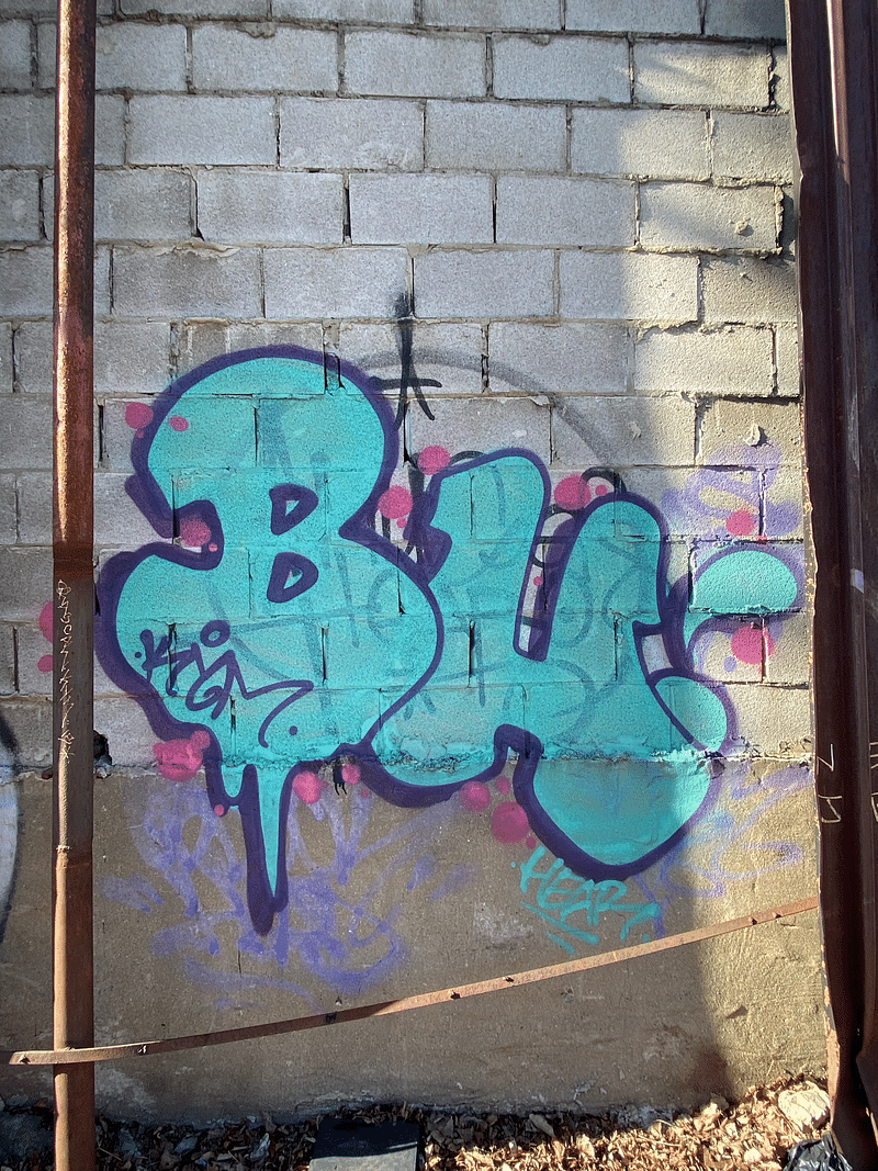 mural in Chicago by artist unknown.