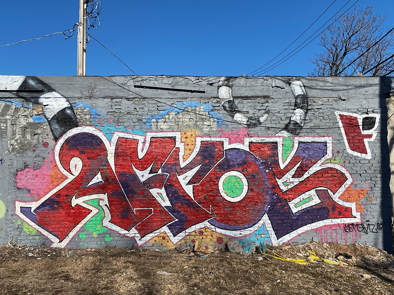 mural in Chicago by artist unknown.