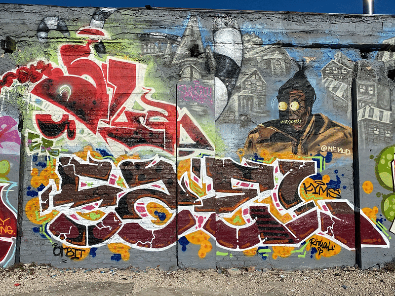 mural in Chicago by artist unknown.