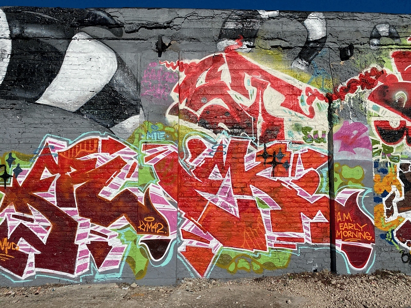 mural in Chicago by artist unknown.