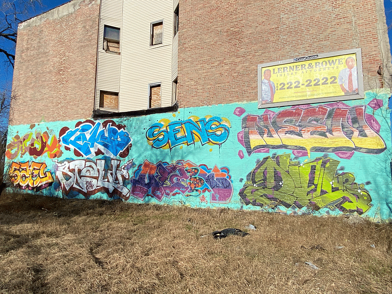 mural in Chicago by artist unknown.