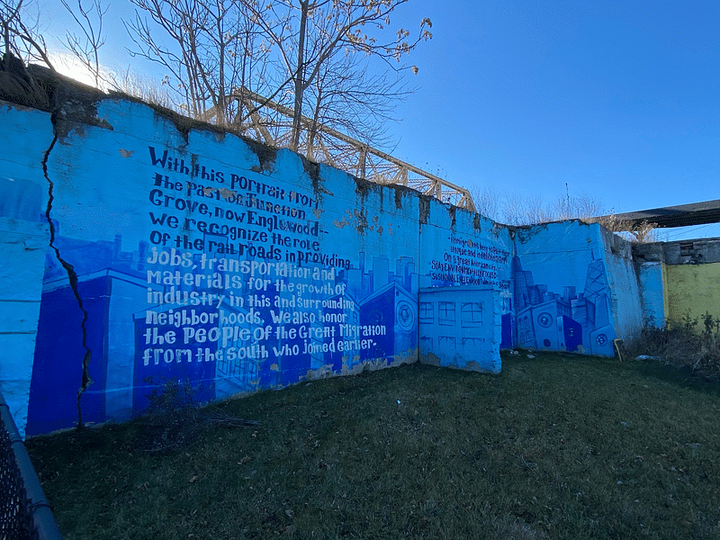 mural in Chicago by artist unknown.
