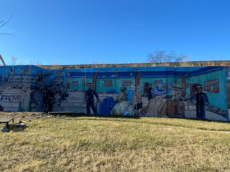 mural in Chicago by artist unknown.