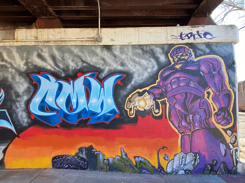 mural in Chicago by artist unknown.