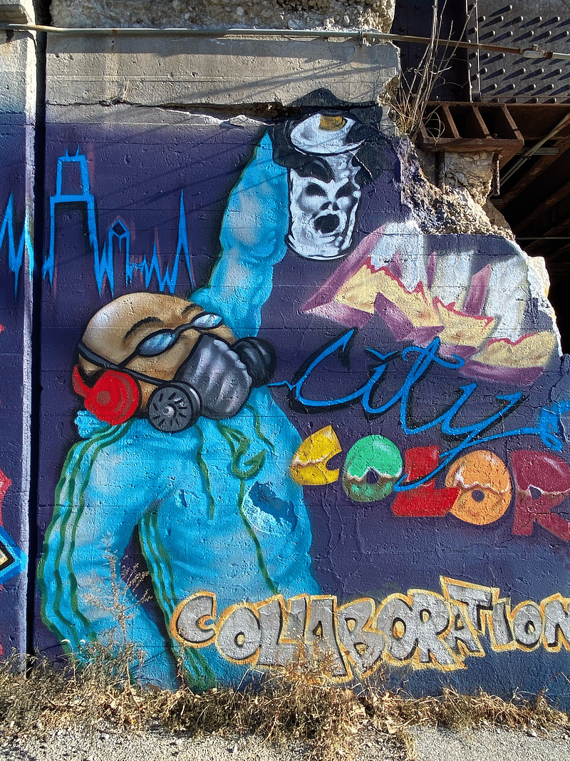 mural in Chicago by artist unknown.