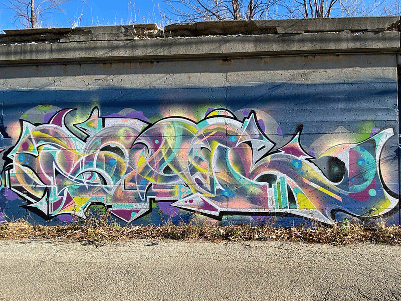 mural in Chicago by artist unknown.