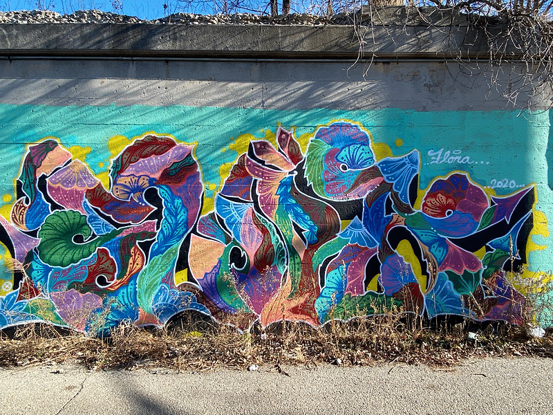 mural in Chicago by artist unknown.