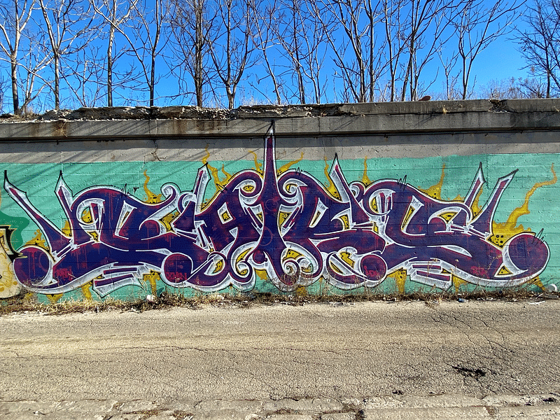 mural in Chicago by artist unknown.