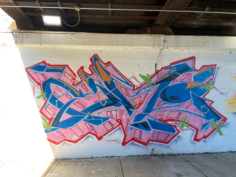 mural in Chicago by artist unknown.