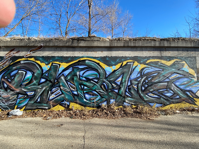 mural in Chicago by artist unknown.