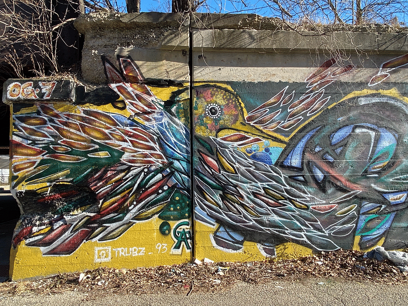 mural in Chicago by artist unknown.