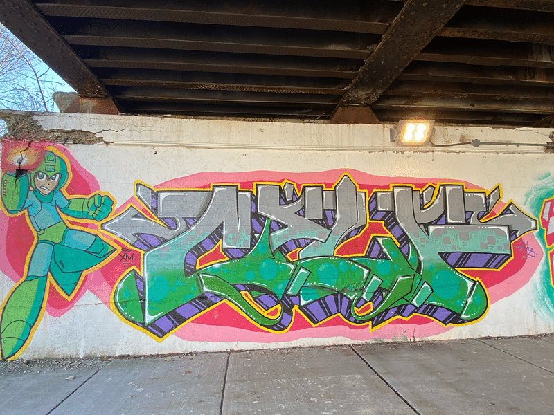 mural in Chicago by artist unknown.