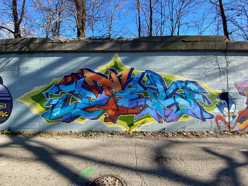 mural in Chicago by artist unknown.