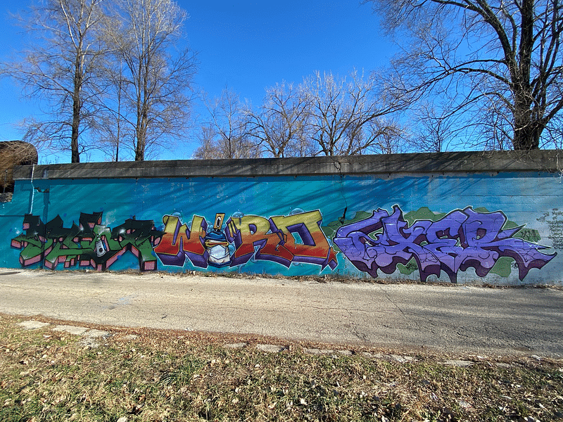 mural in Chicago by artist unknown.