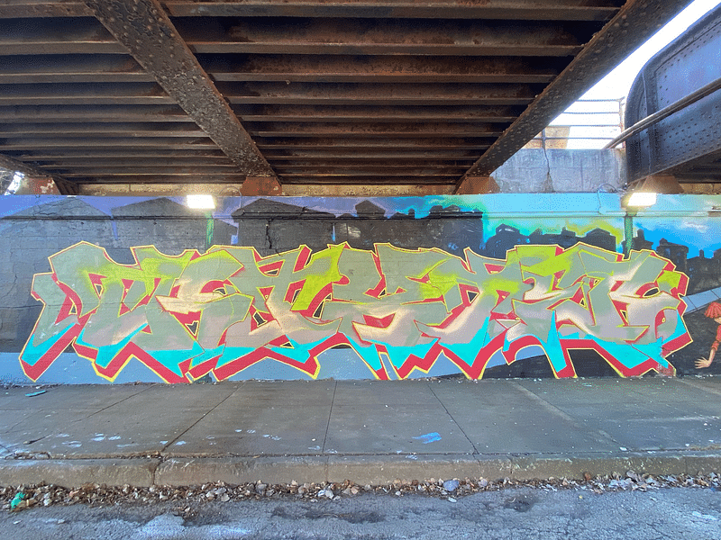 mural in Chicago by artist unknown.