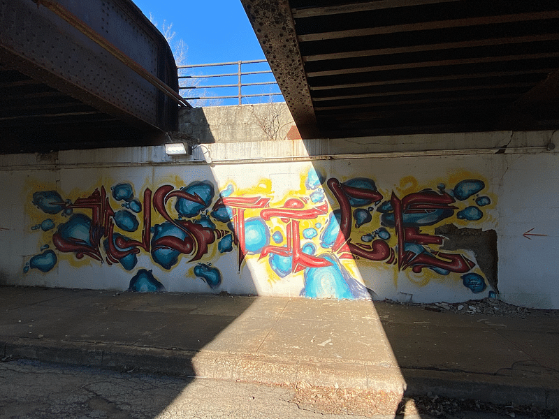 mural in Chicago by artist unknown.