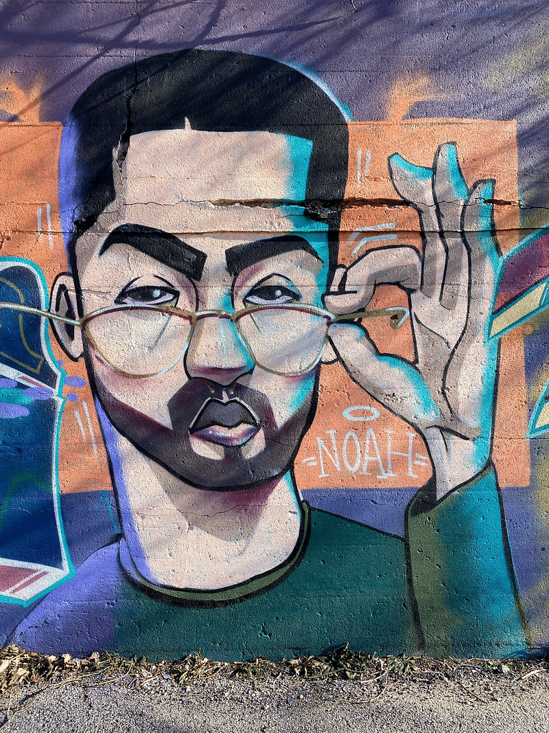 mural in Chicago by artist unknown.