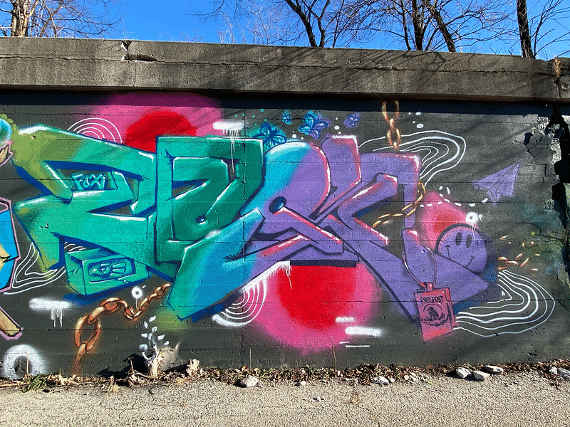 mural in Chicago by artist unknown.