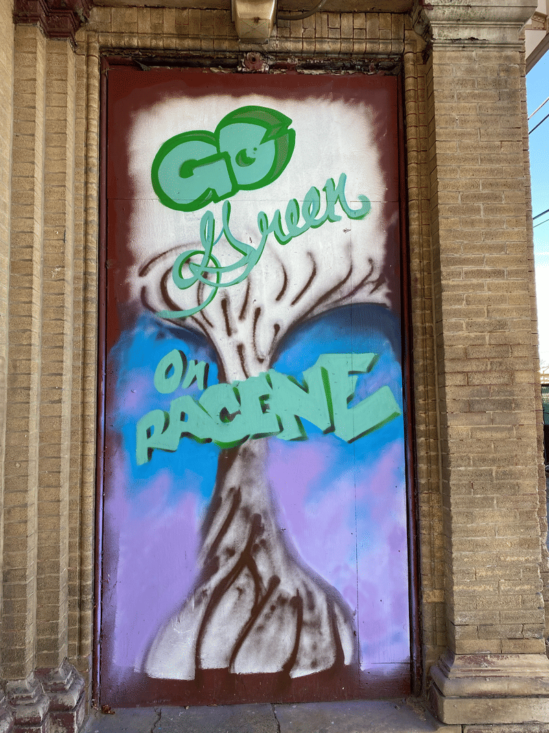 mural in Chicago by artist unknown.