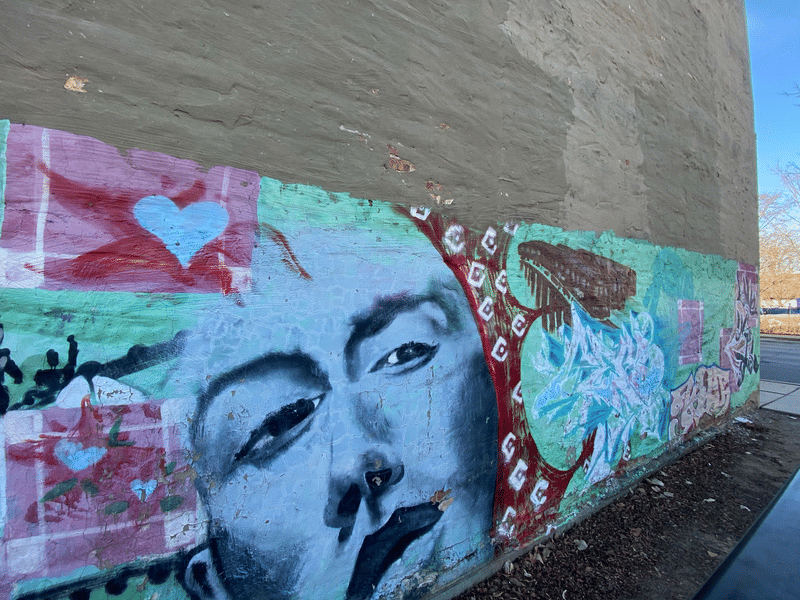 mural in Chicago by artist unknown.