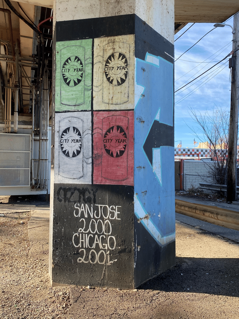 mural in Chicago by artist unknown.