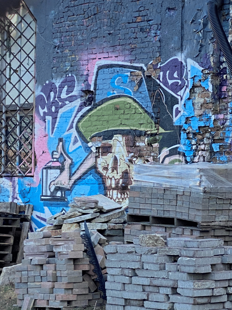 mural in Chicago by artist unknown.