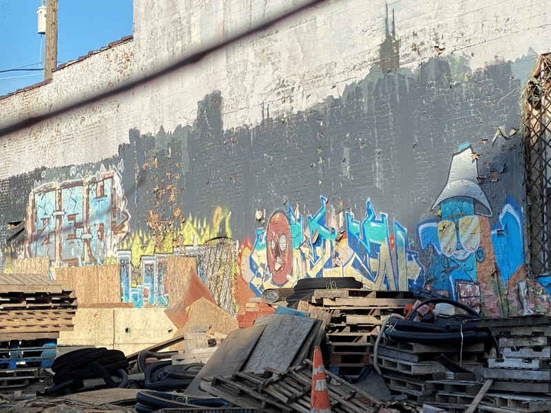 mural in Chicago by artist unknown.