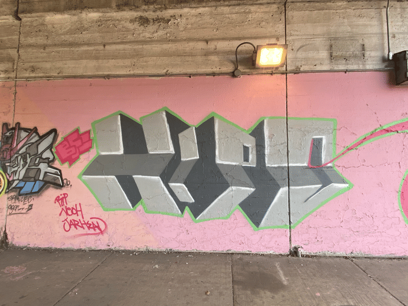 mural in Chicago by artist unknown.